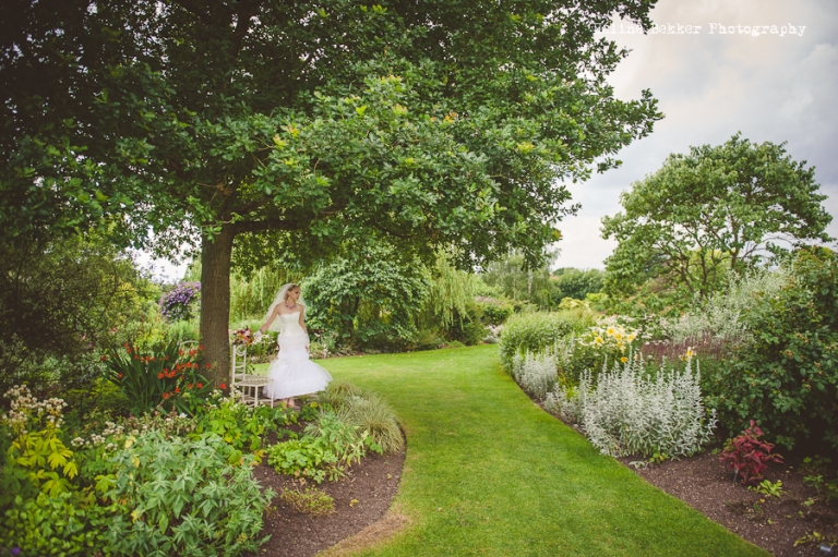 Impressionism_shoot_garden_wedding_inspiration_037