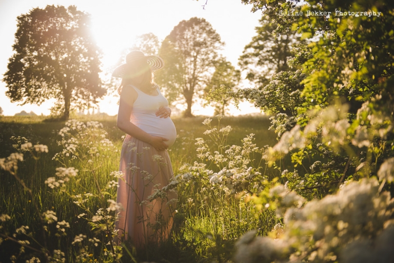 Natural and Beautiful Maternity Photos by Heline Bekker